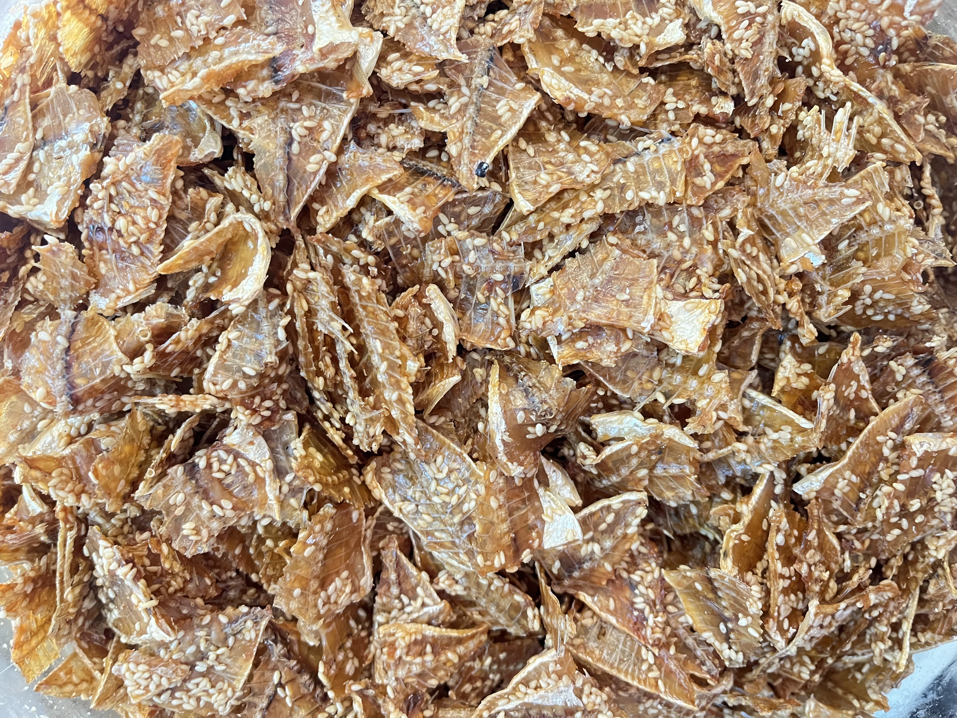 ก้างปลาทอดโรยงา